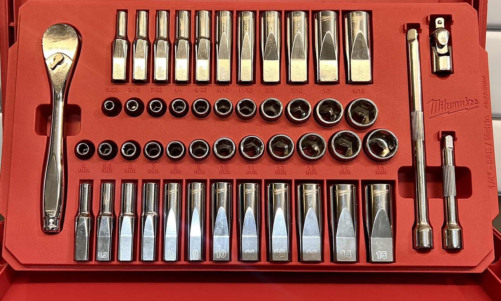 Milwaukee 48229004 1/4" Drive 50Pc Ratchet & Socket Set SAE & Metric