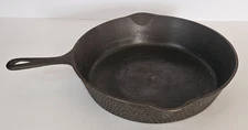 Vintage Cast Iron Hammered Frying Pan Chicago Hardware Skillet 8810