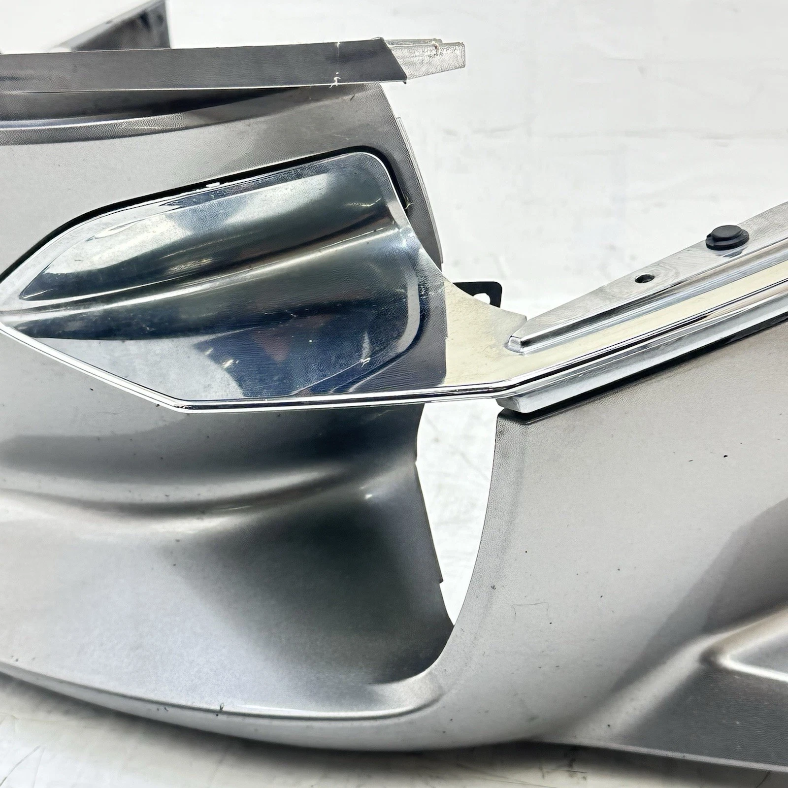 2012 CAN-AM SPYDER RT-S SE5 FRONT BUMPER LOWER FAIRING COWL PANEL TRIM SILVER
