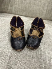 BEAUTIFUL ANTIQUE BEE SHOES FOR TWIN DOLL 