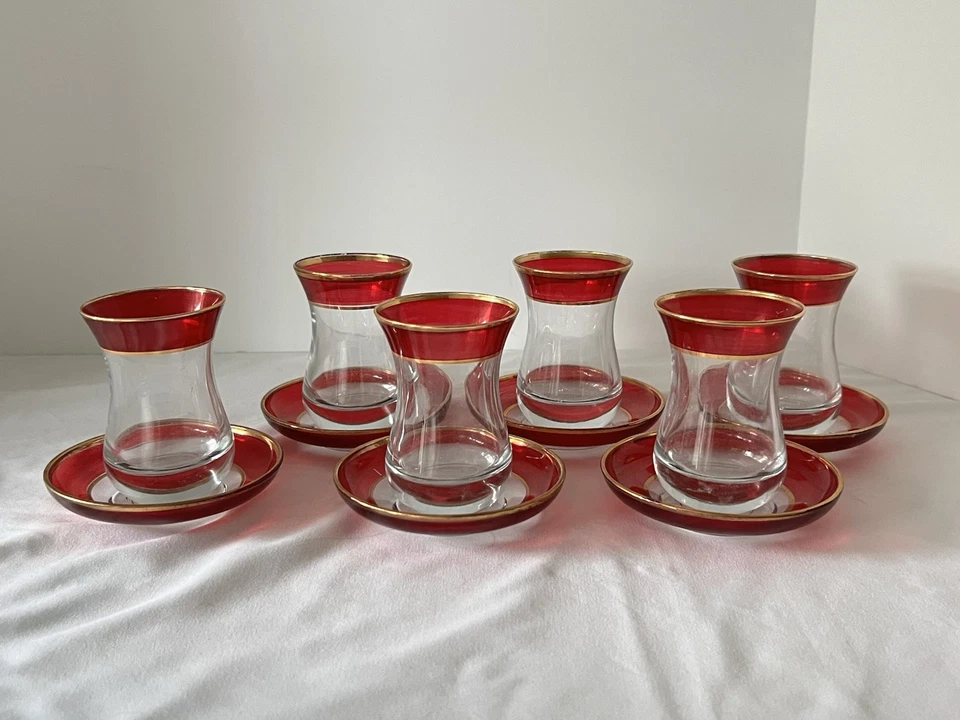 Juego de 6 vasos y platillos de té turcos Pasabahce con caja acento rojo arándano Foto 3 de 4