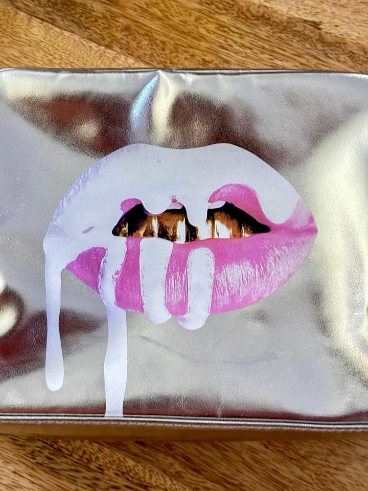 Kylie Cosmetics Plateado Rosa Labios Accesorios Cosméticos Bolsa Bolsa Foto 2 de 4