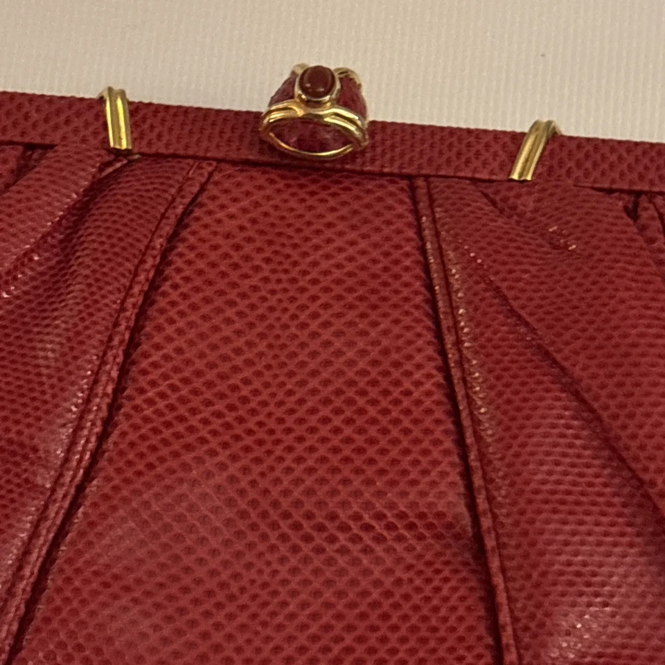 Bolso sin asas Judith Leiber rojo piel de serpiente noche piedras preciosas cadena torcida vintage Foto 2 de 4