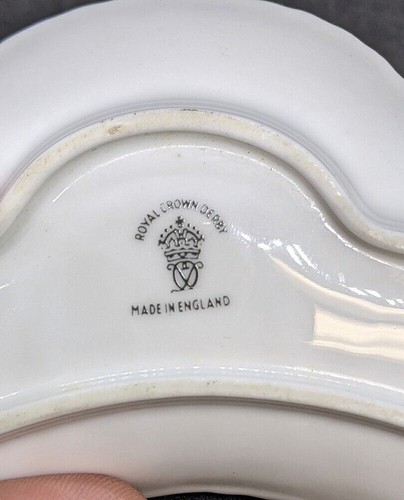 Bandeja dulce Royal Crown Derby Bone China media luna - patrón azul Mikado - Imagen 4 de 5