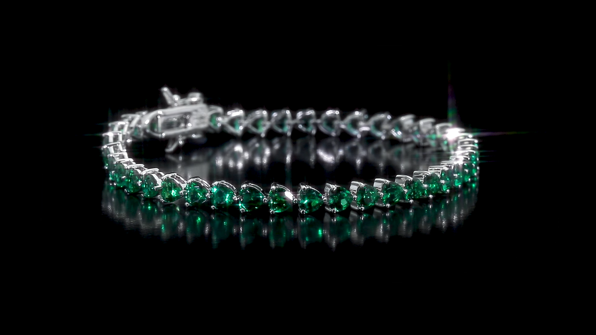 Amour Sterling Silver 9 2/5 CT TGW Heart Shape Created Emerald