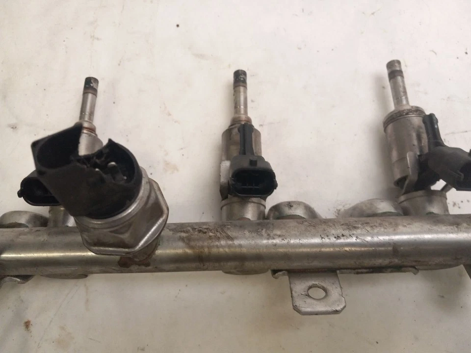 FUEL RAIL fits MINI COOPER COUNTRYMAN 2007 - 2015 OEM - Image 3 of 4