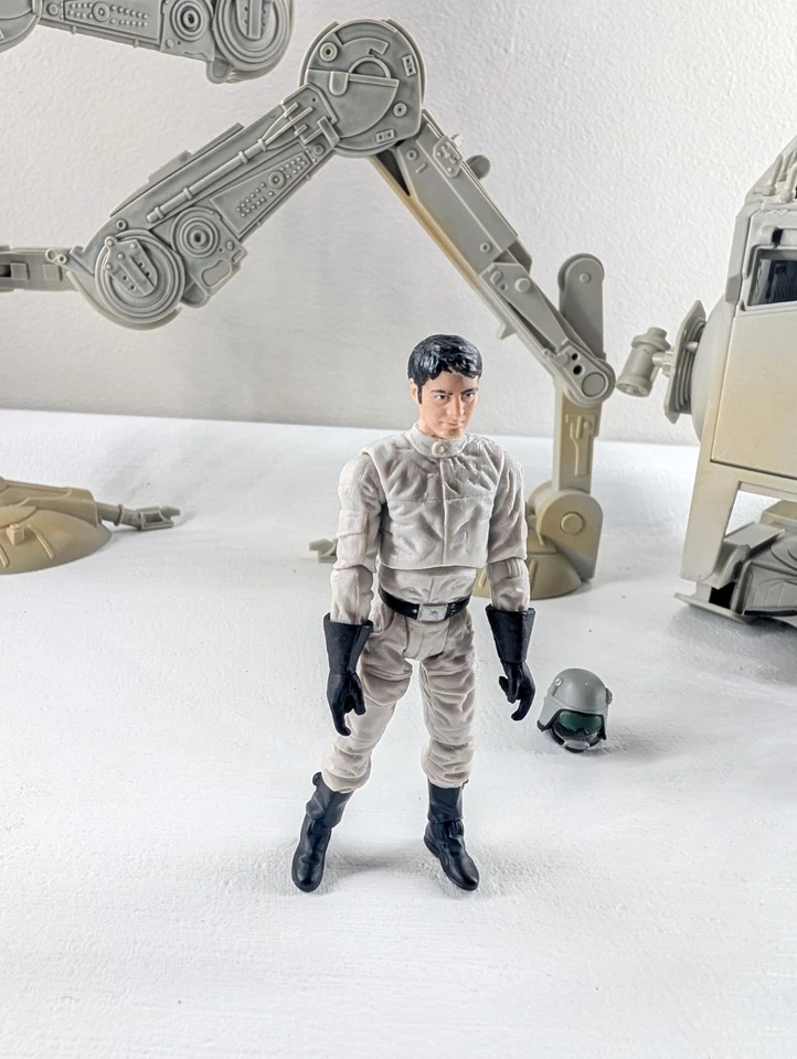 Hasbro Star Wars Imperial AT-ST Scout Walker con Driver Foto 2 de 4