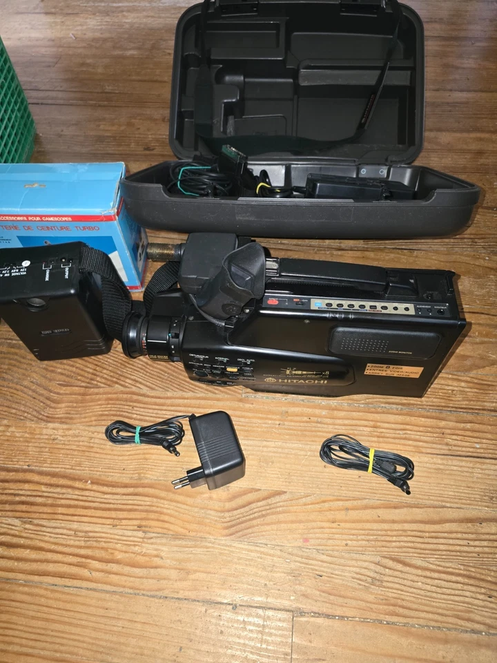 caméscope hitachi VM 3300S - Photo 2/4