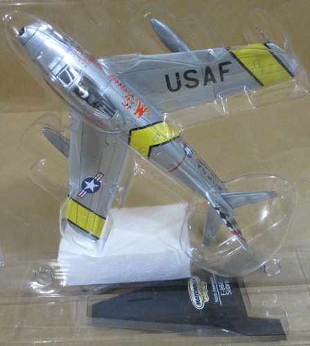 Matchbox Dinky F-86F Sabre Mig Mad Marine USAF N. America Aircraft Die-Cast 1:72 - Picture 17 of 24