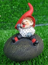 Secot 754257 "Gnomo Seduto sul Sasso" Figure Norvegesi in Resina" Dipinti a mano