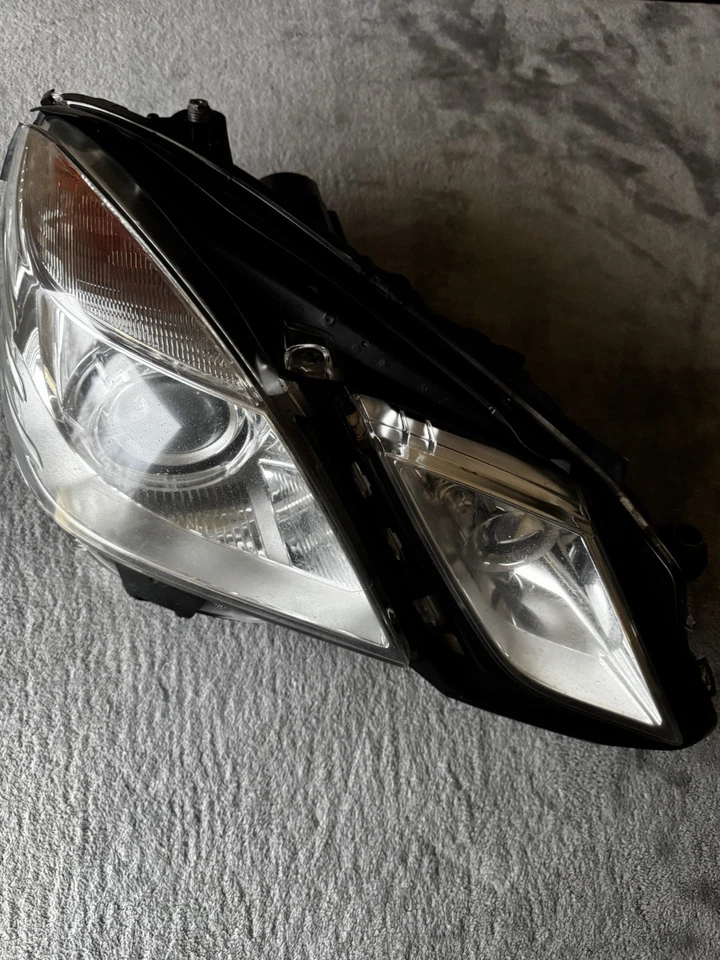 ¡COMO NUEVO! Faro derecho oculto sedán Mercedes Benz Clase E W212 2010-2013 OEM Foto 3 de 4