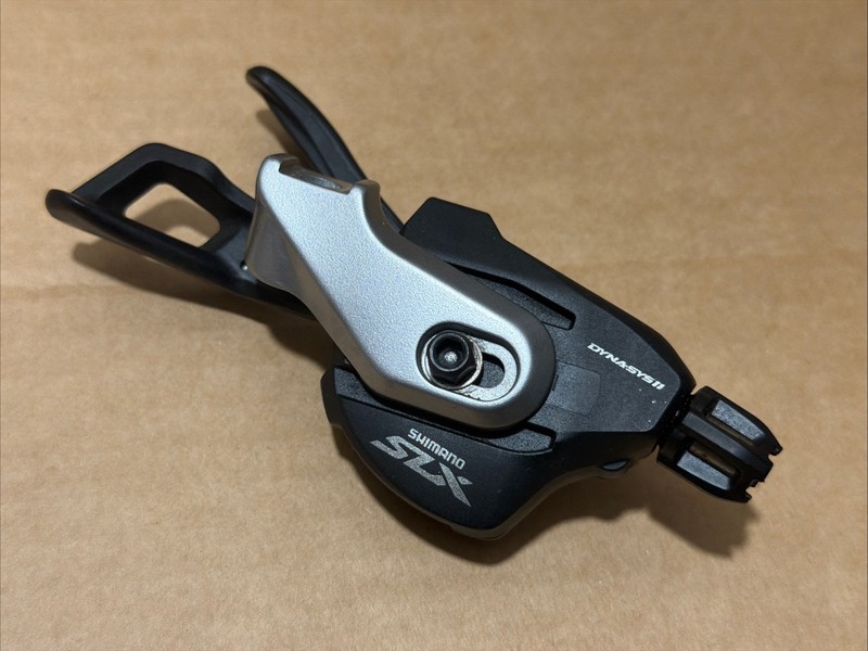 Shimano SLX SL-M7000 Right Shifter 11-Speed Black With Silver Bracket