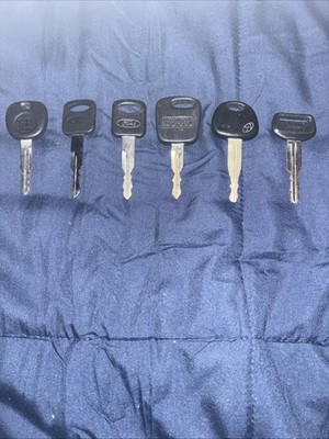 Lot Of 6 Miscellaneous Car Keys. Mix Of Aftermarket And Original.￼