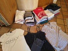 über 60 T-Shirts, Tops,  Gr. 42/44, neue wei...