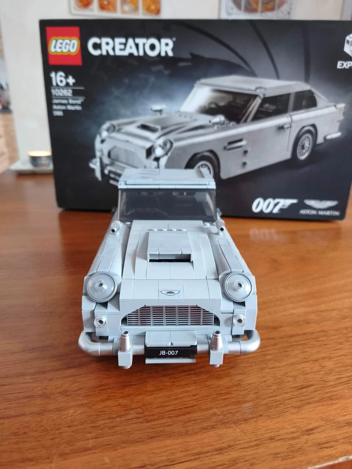 LEGO Creator 10262 James Bond Aston Martin DB5, foto 2 di 5