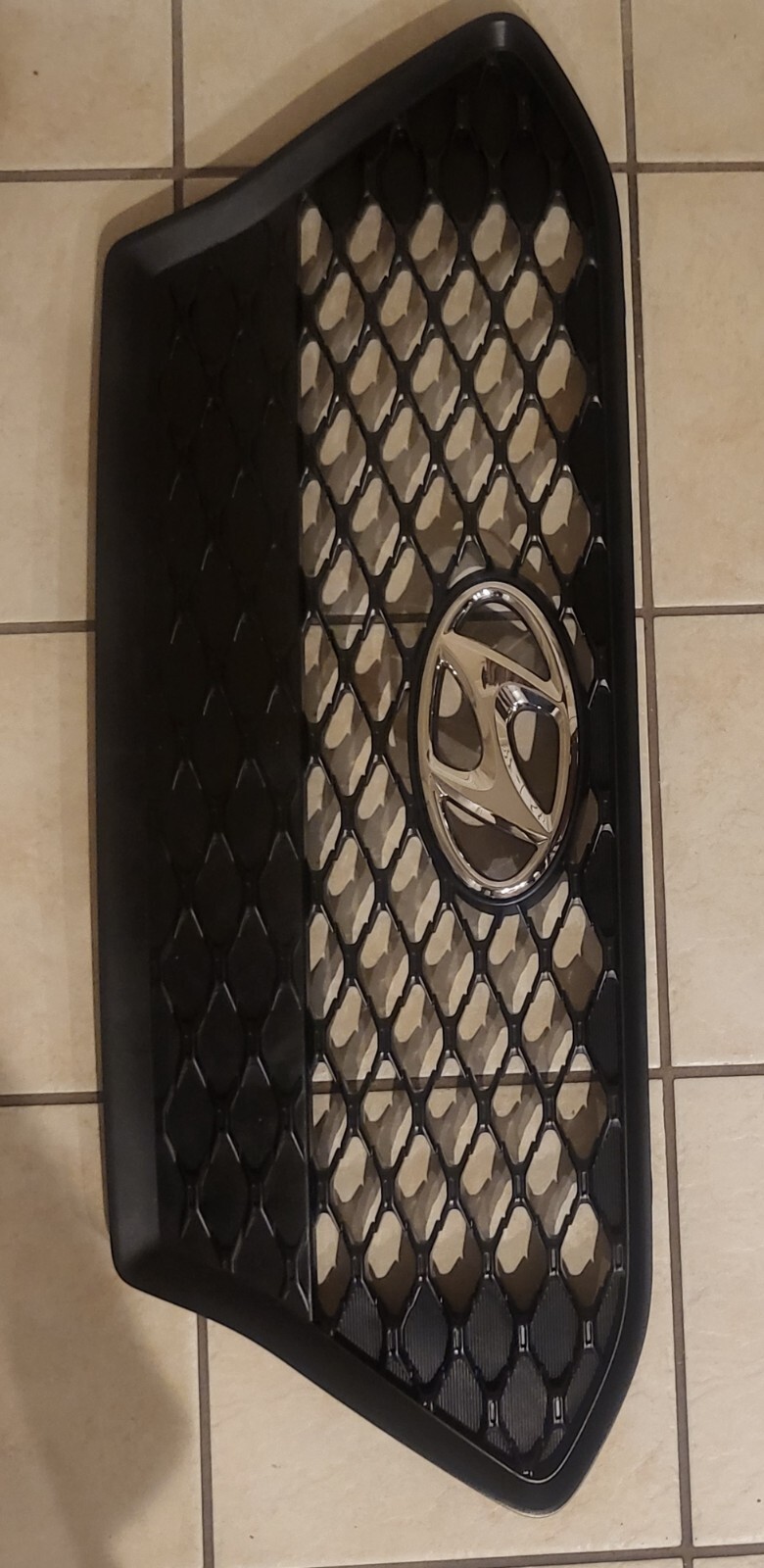 OEM Front bumper upper grille hyundai kona black 86350J9000 w / EMBLEM