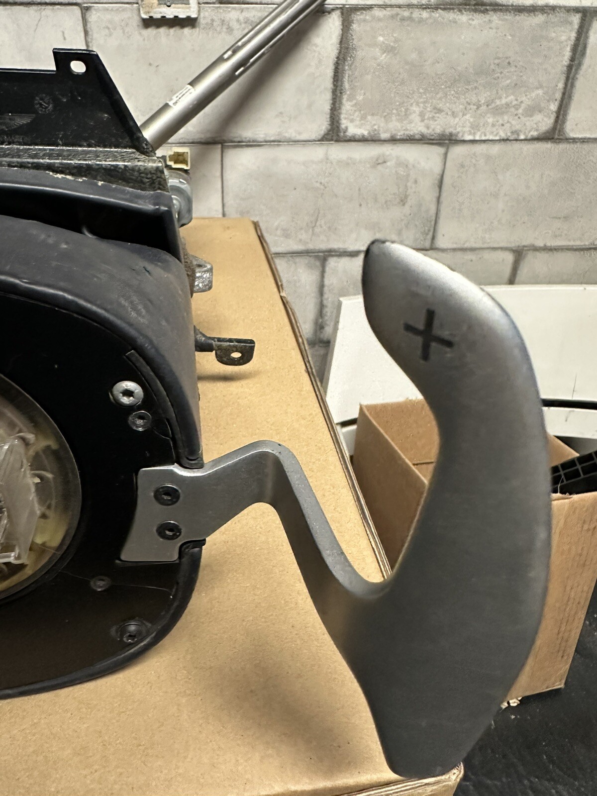 2018 Aston Martin DB 11 steering column