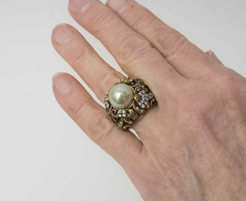 Heidi Daus Faux Made Mint Green Pearl/Multi-Rhinestone Ring Sz 7.75 - Picture 4 of 4