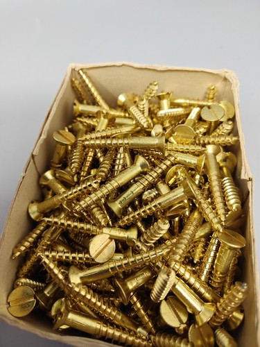 STOCK-POINT VITI PER LEGNO SCANALATE IN OTTONE VINTAGE MISURA 1,5 POLLICI scatola 217 pezzi - Foto 3 di 7