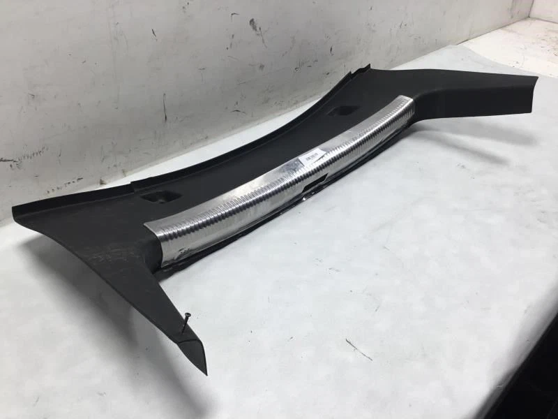 Volkswagen Jetta 2004 sedán alféizar del maletero placa de desgaste moldura OEM+ Foto 2 de 4