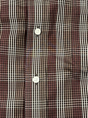 Gold Label Roundtree & Yorke XL Non Iron Essentials burgundy, black, and beige - Picture 7 of 10