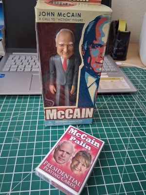 U.S.A. Presidential Gifts, Actionfigur J McCain + McCain / Palin Spielkarten