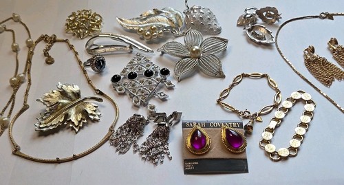 SARAH COVENTRY 18 Pc. Lot Brooches Earrings Necklaces Bracelets Vintage Signed - Picture 24 of 24