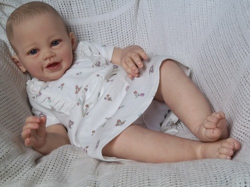 Reborn Baby Mädchen Puppe ~ bemalte Haare ~ 28" Länge Kleinkind Kit!!