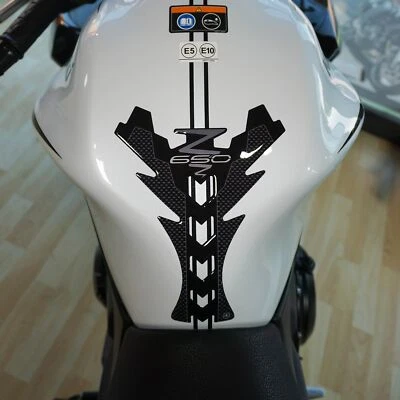 Adhésif Gel 3D Protection Pare-Chocs Carbon Look Noir Kawasaki Z650 2021-25 - Photo 1/4