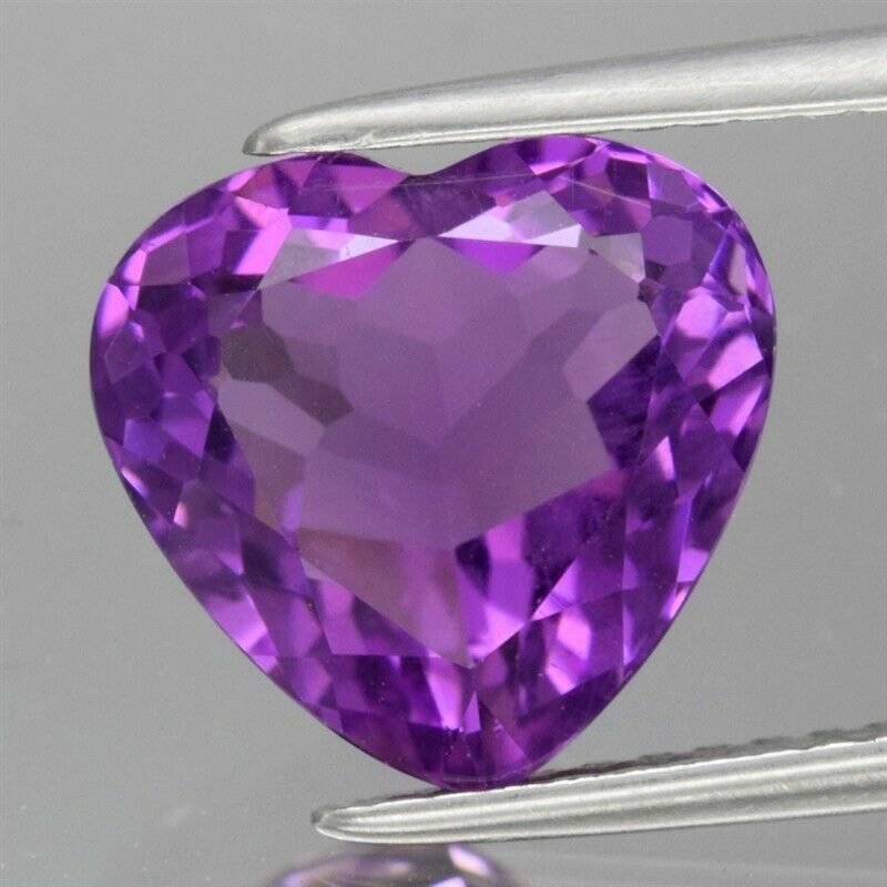 Améthyste d'Uruguay taillée en cœur de 3.24 cts pour haute joaillerie