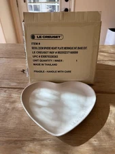 Le Creuset Stoneware Seoul 23 cm 9 in Sphere Heart Plate Meringue NEW