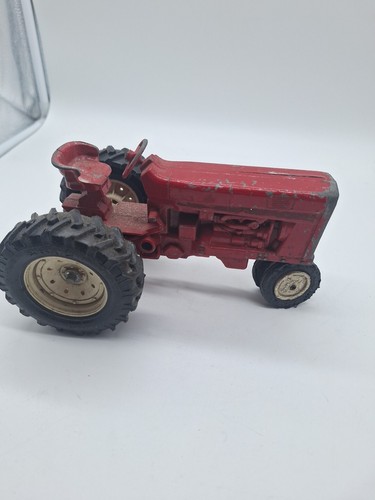 Ertl International Harvester IH Red Farm Tractor 1/16 Scale Vintage Die-Cast - Picture 8 of 16