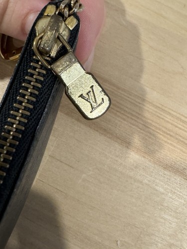 Authentic Louis Vuitton Black Epi Leather Noir Pochette Vintage Key Chain Pouch - Picture 4 of 10
