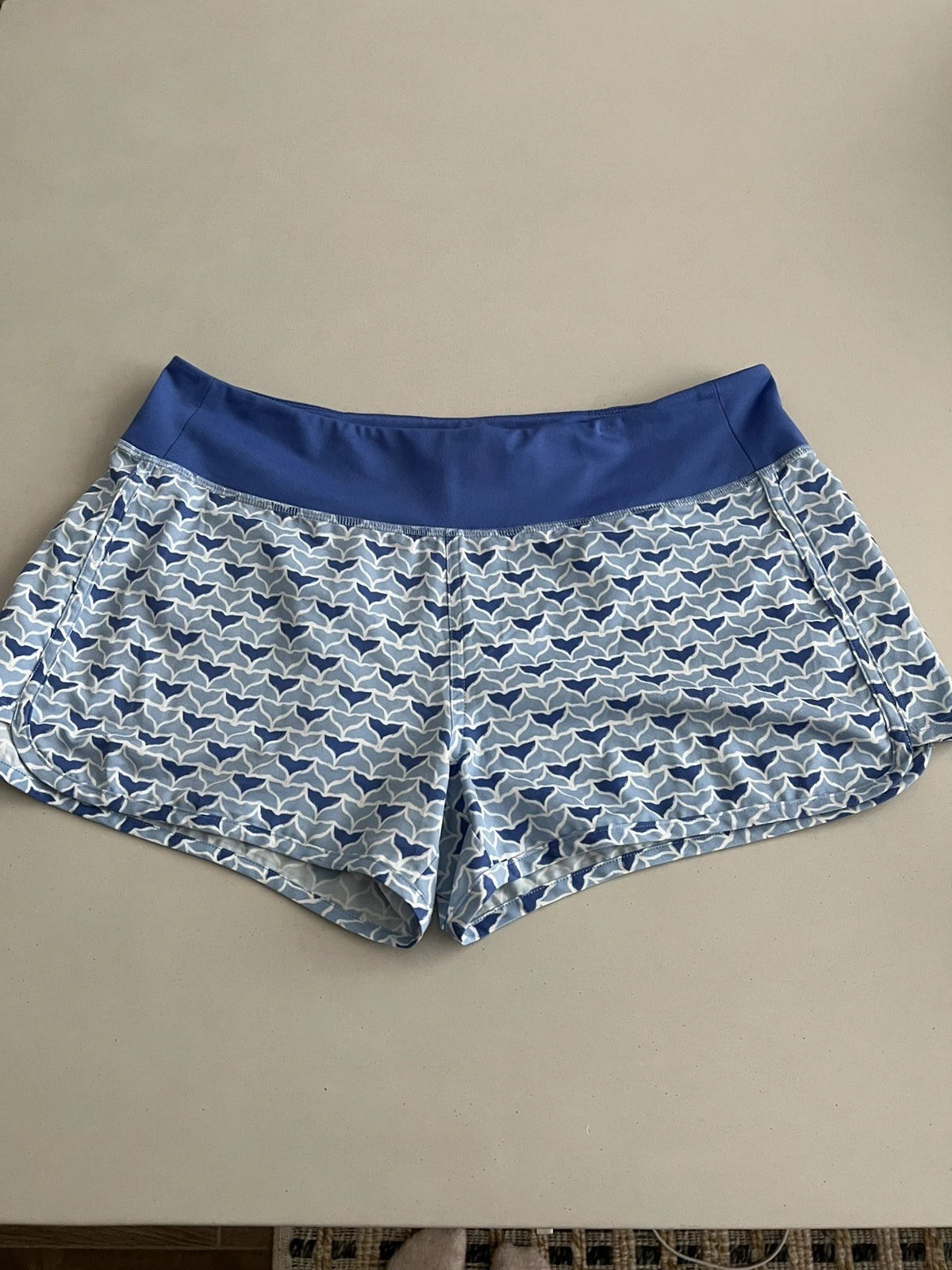 Vineyard Vines Shorts Athletic Performance Whale Tail Blue Sz S Womens Running
