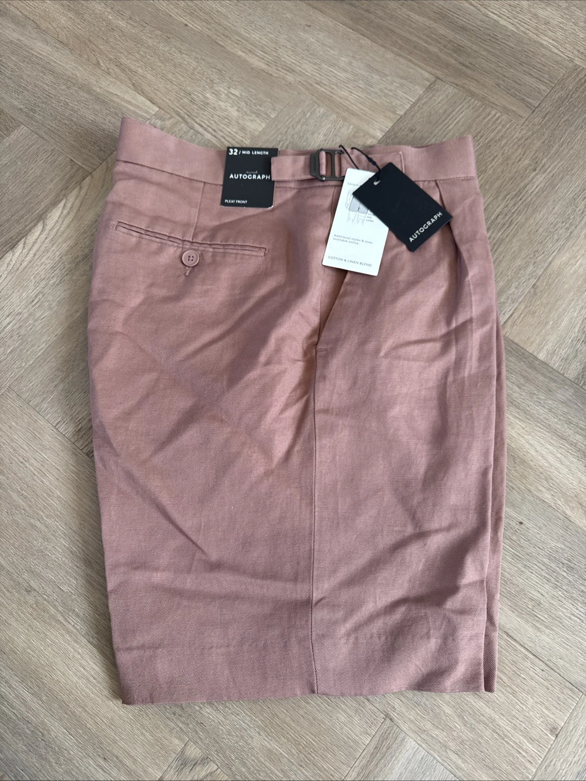 Marks and Spencer Autograph Men’s Shorts Cotton and Linen Blend W32 Mid Length
Opens in a new window