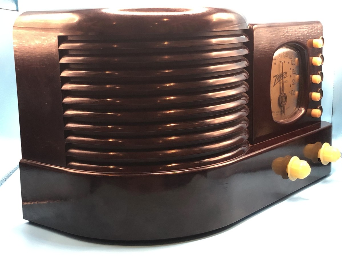 VTG ZENITH BEEHIVE MODEL 5R312 BAKELITE TUBE AM RADIO TABLETOP