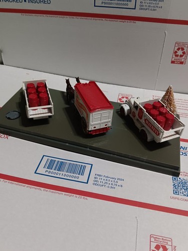 REVELL 1994 Model BUDWEISER KING BEERS WATNEYS HORSE WAGON TRUCK CHRISTMAS THEME - Picture 2 of 3
