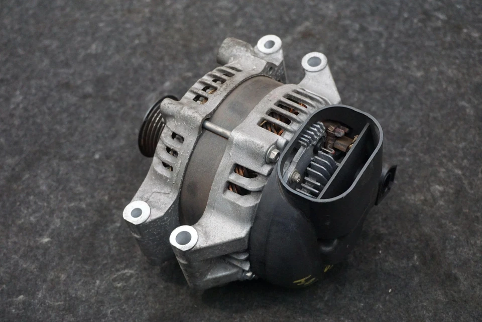 Conjunto generador alternador eléctrico 12317606628 BMW M6 F06 13-18 Foto 3 de 4