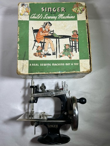 Vintage Singer Toy Sewing Machine Model 20 Sewhandy w/ Original Box Child’s Hand