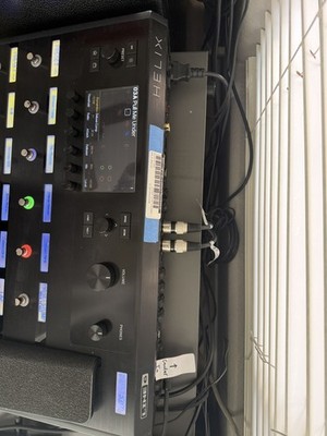 Line 6 Helix Floor - USED AND IN GOOD CONDITION. No origin box, only device.