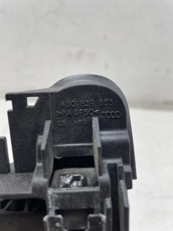 Audi A4 2007 sedán puerta delantera derecha manija exterior OEM+ (gris cuarzo metálico) Foto 4 de 4