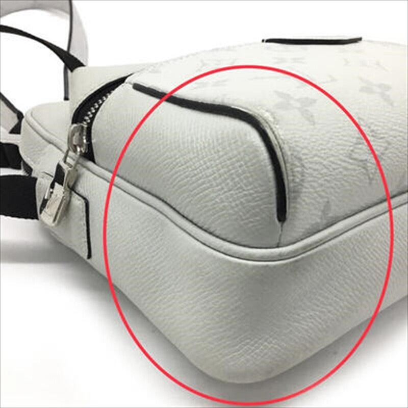 LOUIS VUITTON Taigarama Outdoor Messenger M30243 White Bag LOUIS VUITTON Taigarama Outdoor Messenger M30243 White Bag