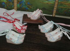 1/3 BJD Shoes Archaic Embroidered Floral Shoes Warped Head High Heels w/Ribbon