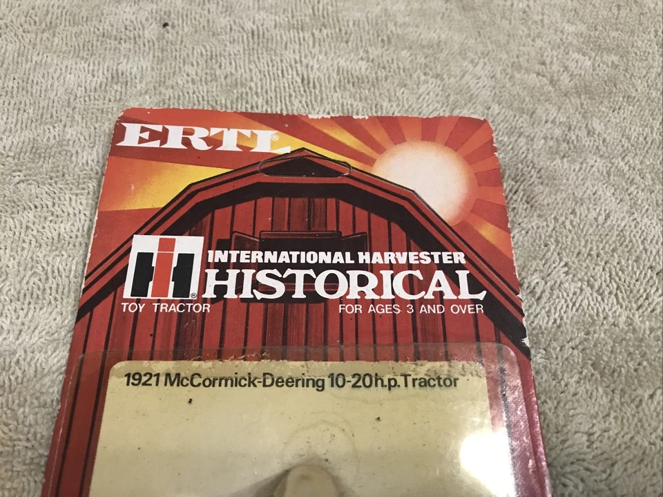 Tractores diecast Ertl NIP 1915 1921 1924 McCormick-Deering Farmall 10-20 1/64 Foto 3 de 4