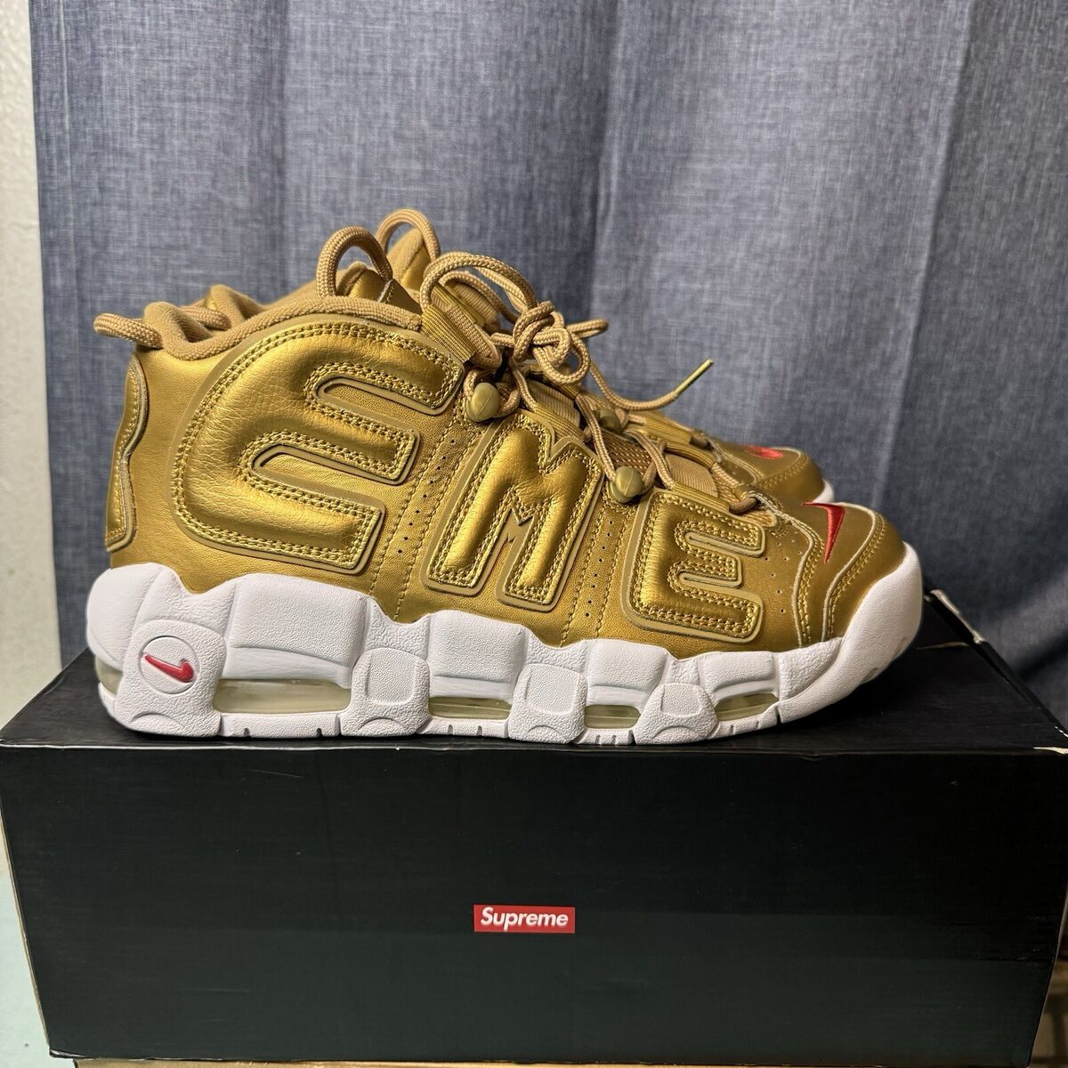 Size 8.5 - Nike Supreme x Air More Uptempo Metallic Gold Size 8.5 - Nike Supreme x Air More Uptempo Metallic Gold