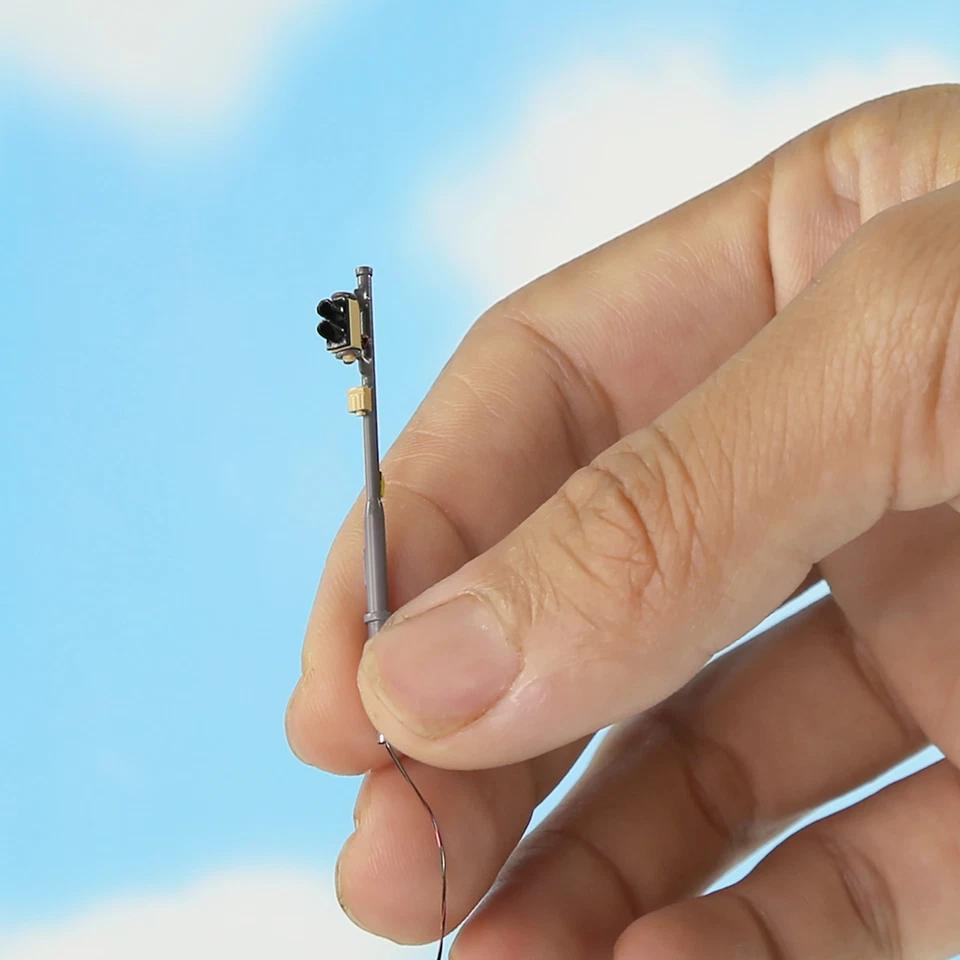 Evemodel 2pcs N Scale Traffic Signal Red Over Green Block Signal Lights JTD1509R - Image 2 of 4