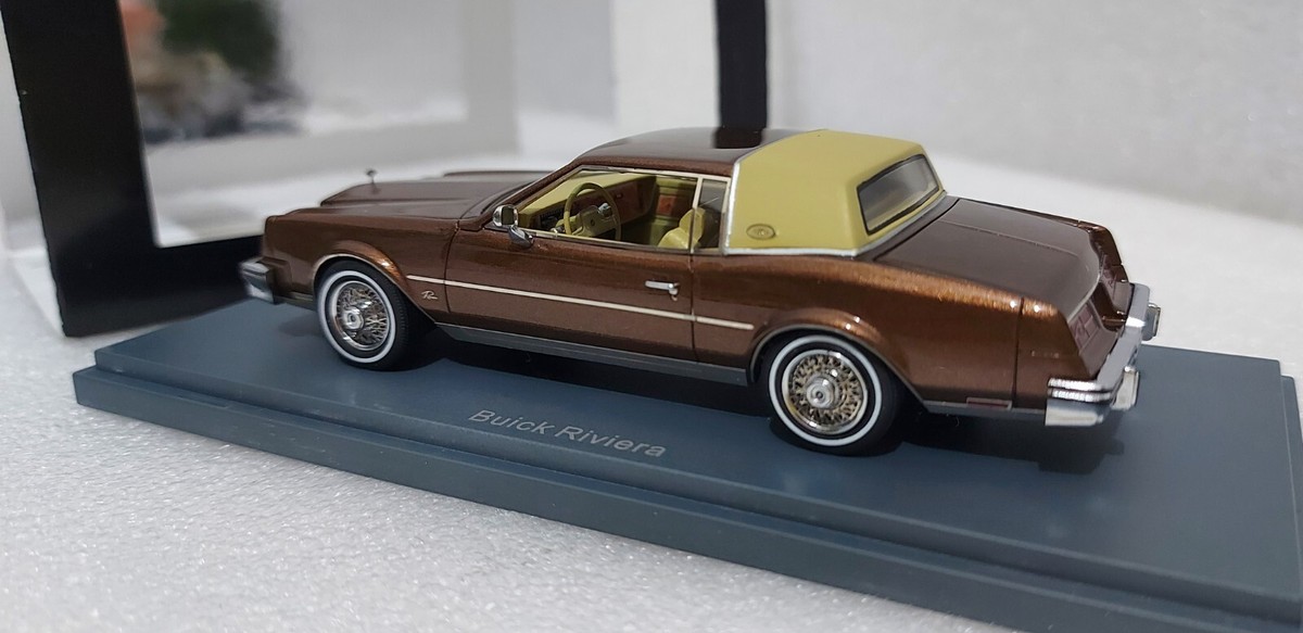 Buick Riviera 1982 Brown Metallic / Bege 1:43 Neo NEO 44810