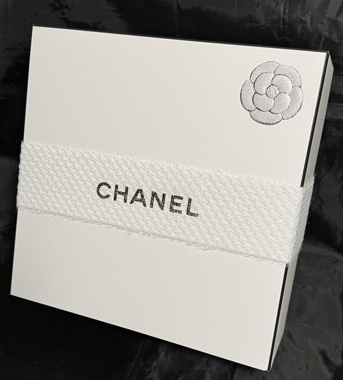 CHANEL Holiday 2026 Empty Gift Box Large White Square Camellia & Band ...