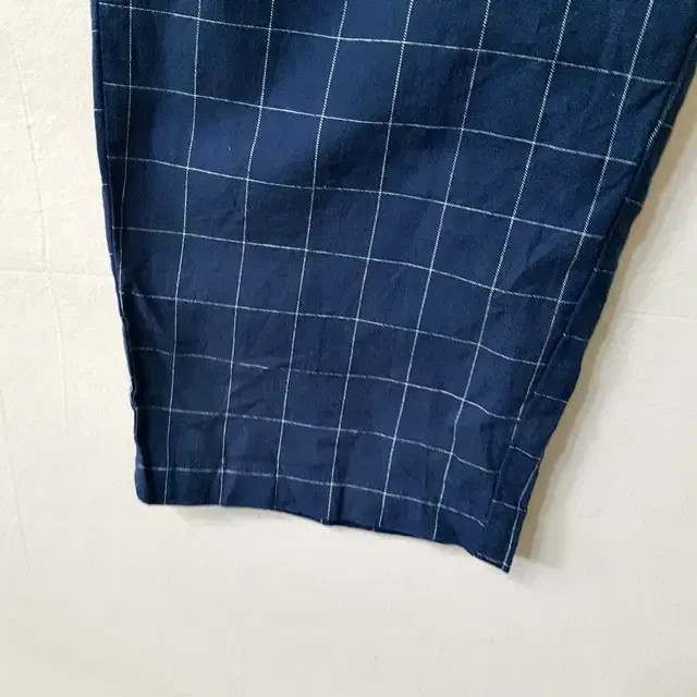 Uniqlo Banding Easy Pants - Navy, Lightly Used, L Size thumbnail 3