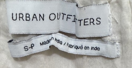 Urban Outfitters Blumendruck Träger Spaghettitnopf Minikleid Größe Small gebraucht, in einwandfreiem Zustand - Bild 3 von 7